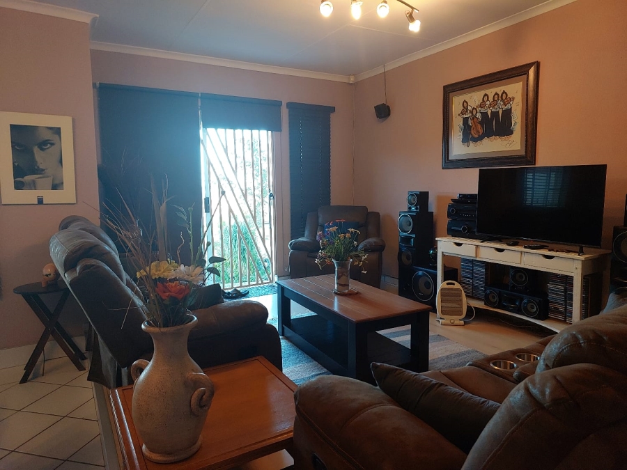 3 Bedroom Property for Sale in Safari Gardens North West